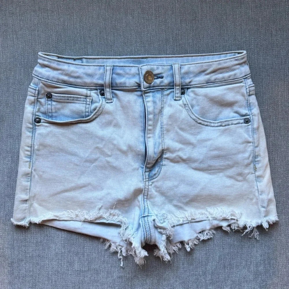 American Eagle Denim Shorts - Light wash, size 6